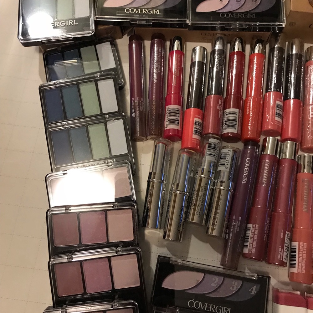 NWT 83PCS COVERGIRL MAKEPUP LOT - Picture 2 of 8